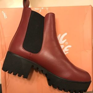 BURGUNDY PULL ON ANKLE BOOTS